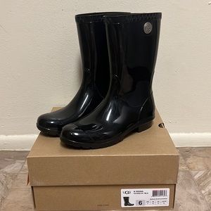 UGG women’s rain boots black size 6